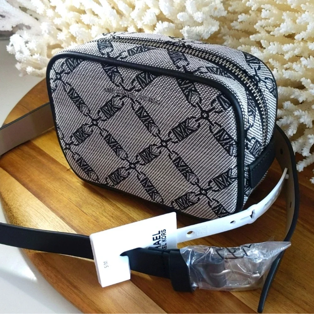 NWT Michael Kors fanny pack 🖤 NWT . Black and gray. L/XL - Picture 3 of 11